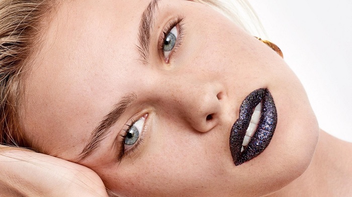 کاشت ابرو برای ابروهای کم پشت و نازک بعلت افزایش سن و اصلاح مکرر